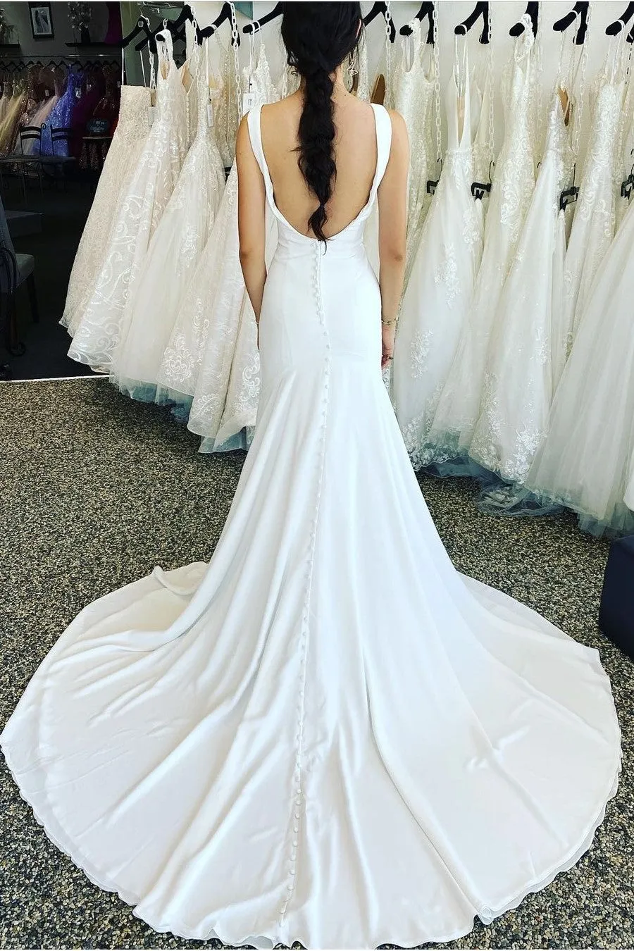2022 Minimalist Wedding Dresses with V-neck Bodice