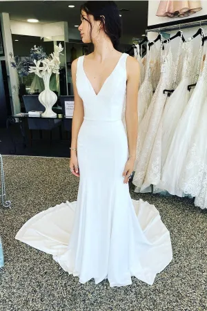 2022 Minimalist Wedding Dresses with V-neck Bodice