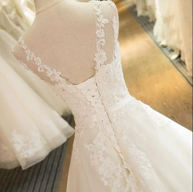 Ball Gowns Tulle High Neck Wedding Dress With Lace Applique TN0034