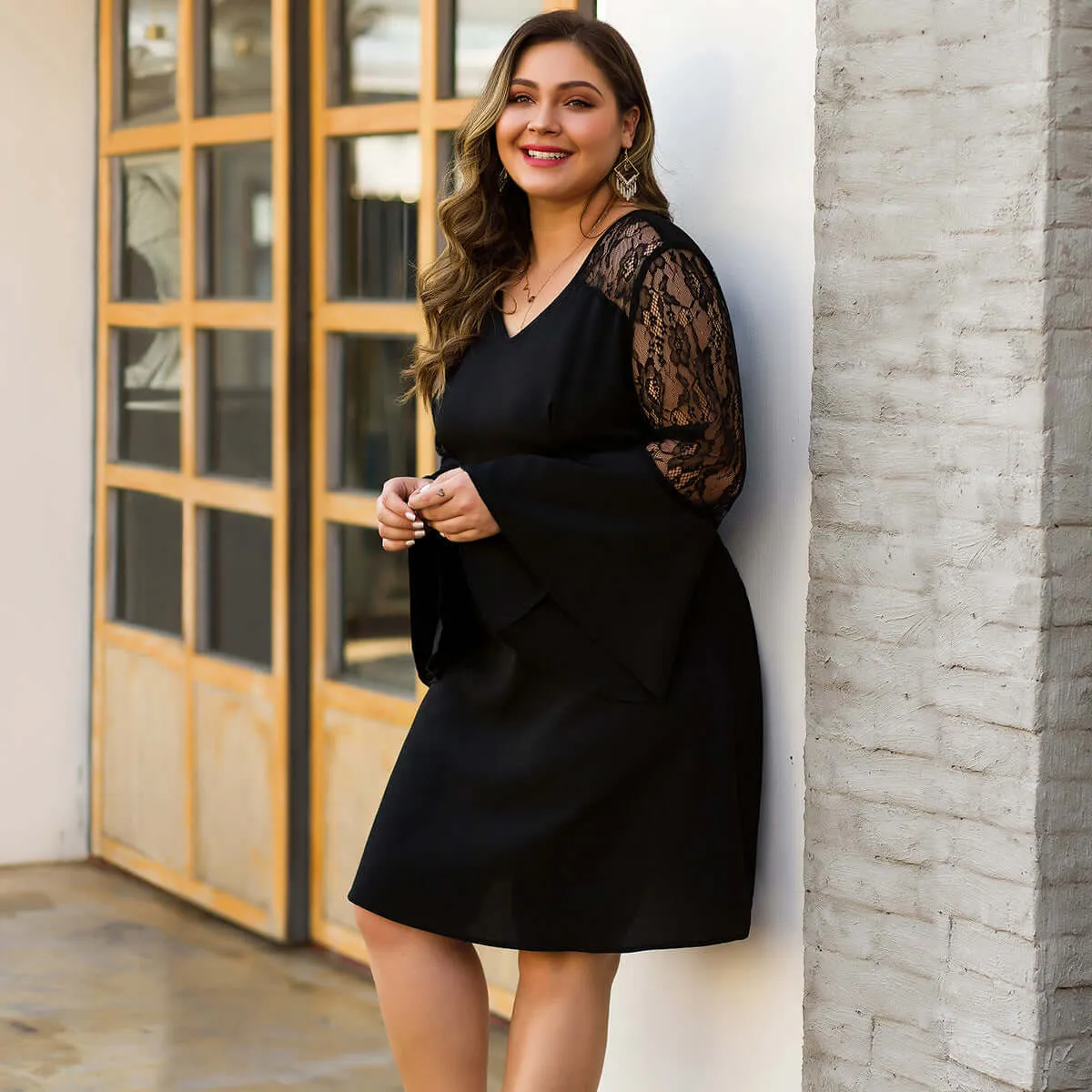 Black Cocktail Dresses A-Line Full Sleeve Ruffles V-Neck See-Through Above Knee Lace