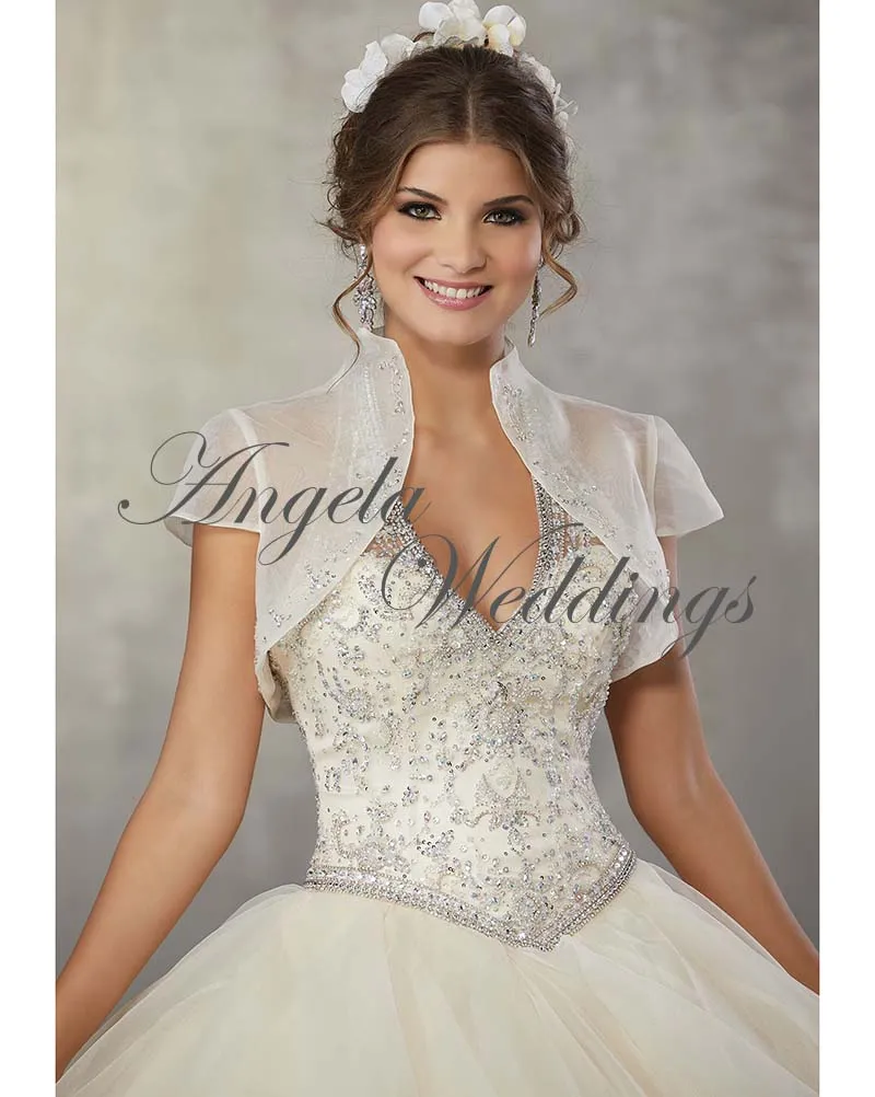 Blue Quinceanera Dresses 2018 Halter Neckline Beaded Ball Gowns Sweet 16