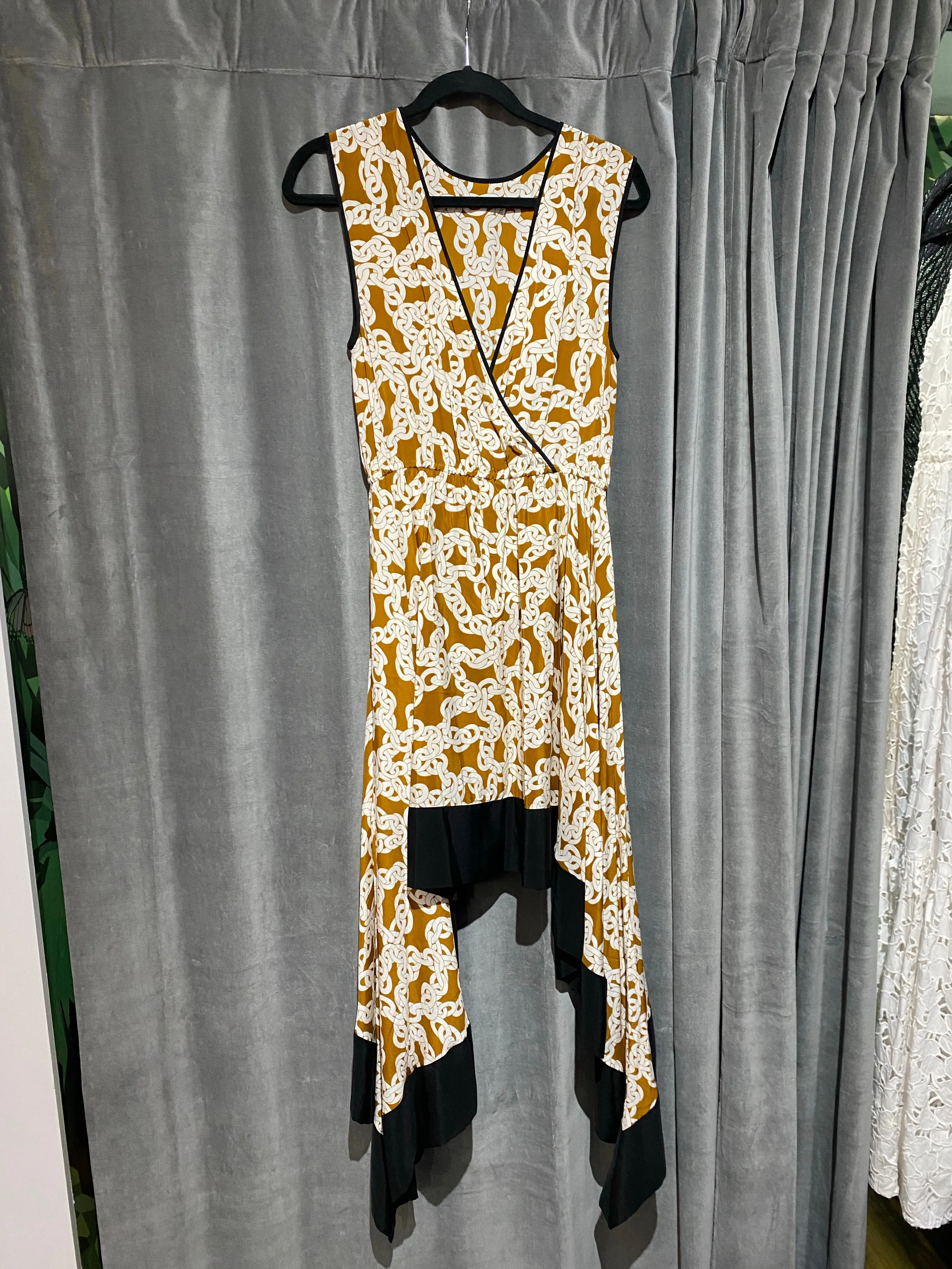 Diane Von Ferstenberg Sleeveles Chain Link V Neck High Low Dress