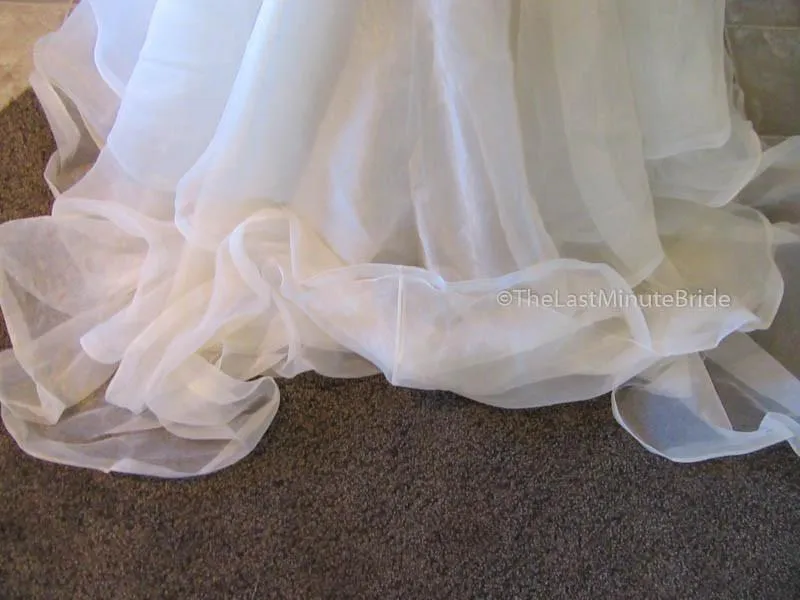 Essense of Australia D2088 Size 8