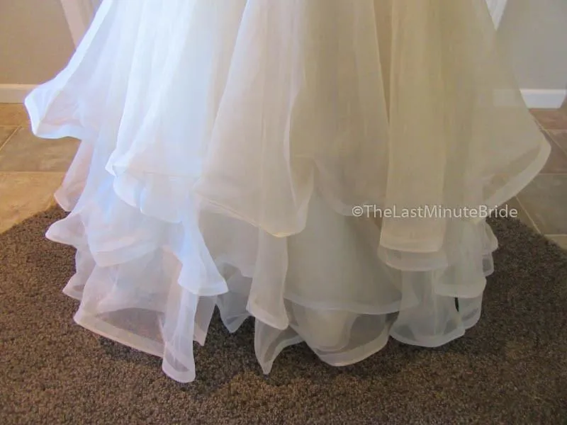 Essense of Australia D2088 Size 8
