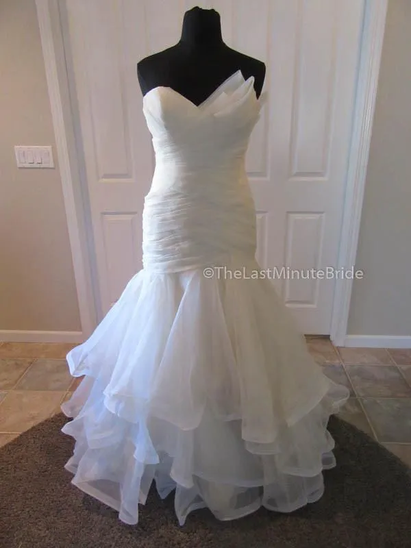 Essense of Australia D2088 Size 8