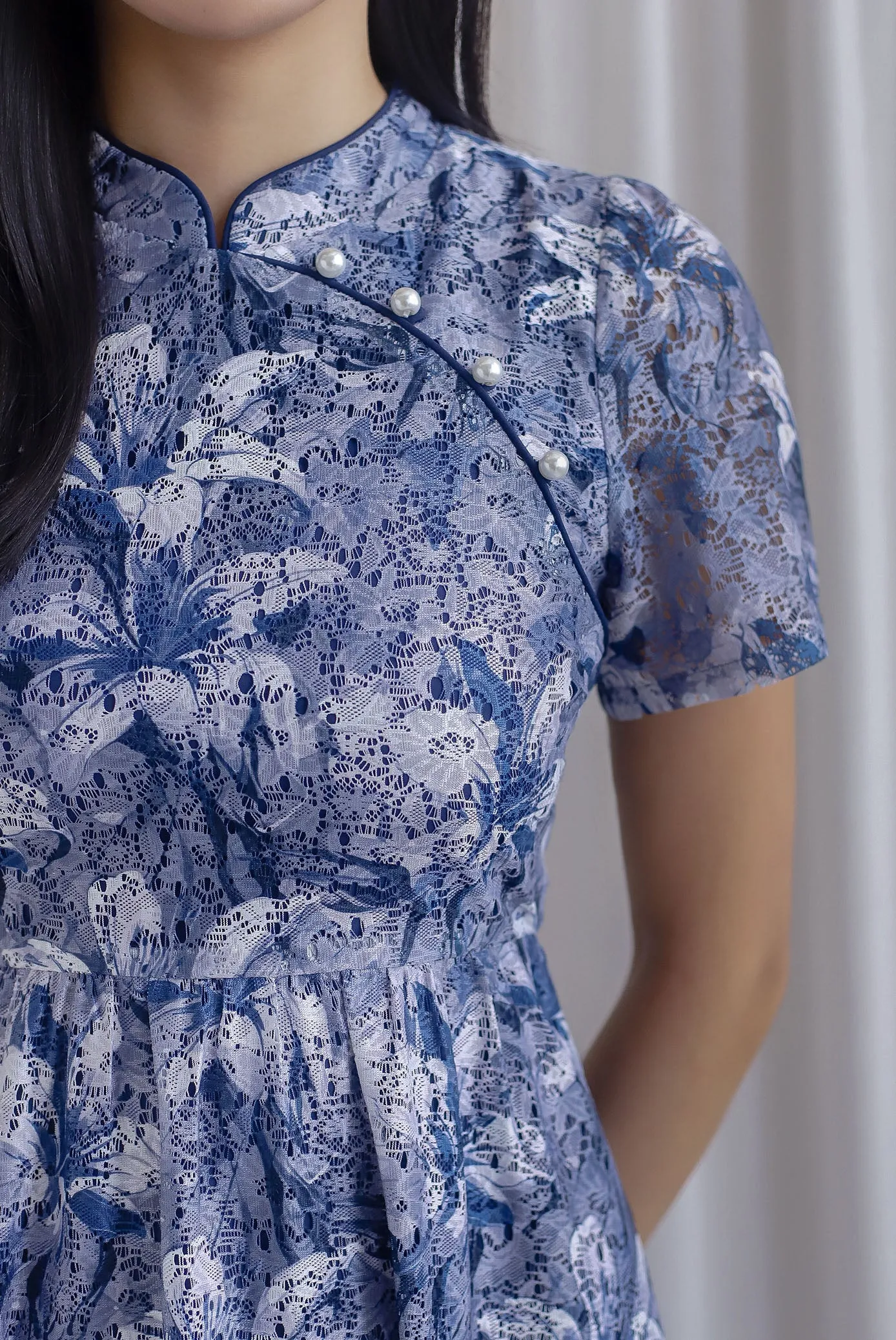 Eudora Sleeved Floral Lace Cheong Sam Dress In Navy/White