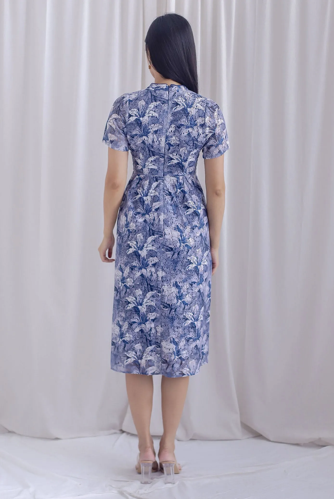 Eudora Sleeved Floral Lace Cheong Sam Dress In Navy/White