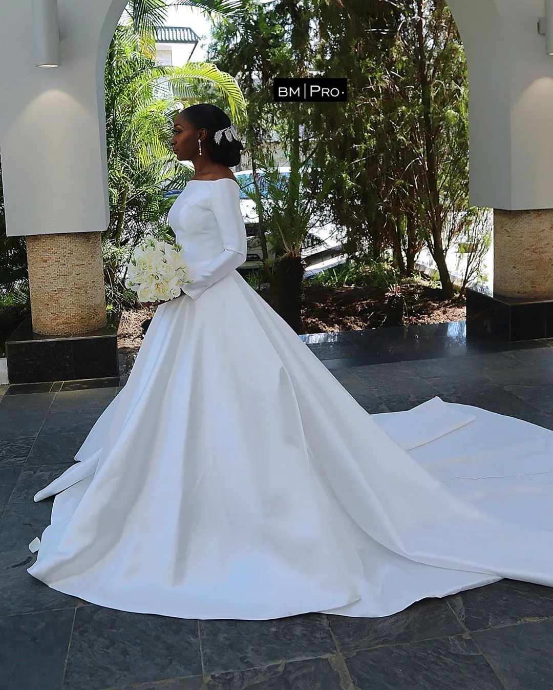 Off-the-shoulder Sleeves Satin White Bridal Dress for Nigeria