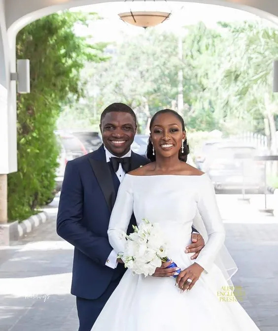 Off-the-shoulder Sleeves Satin White Bridal Dress for Nigeria