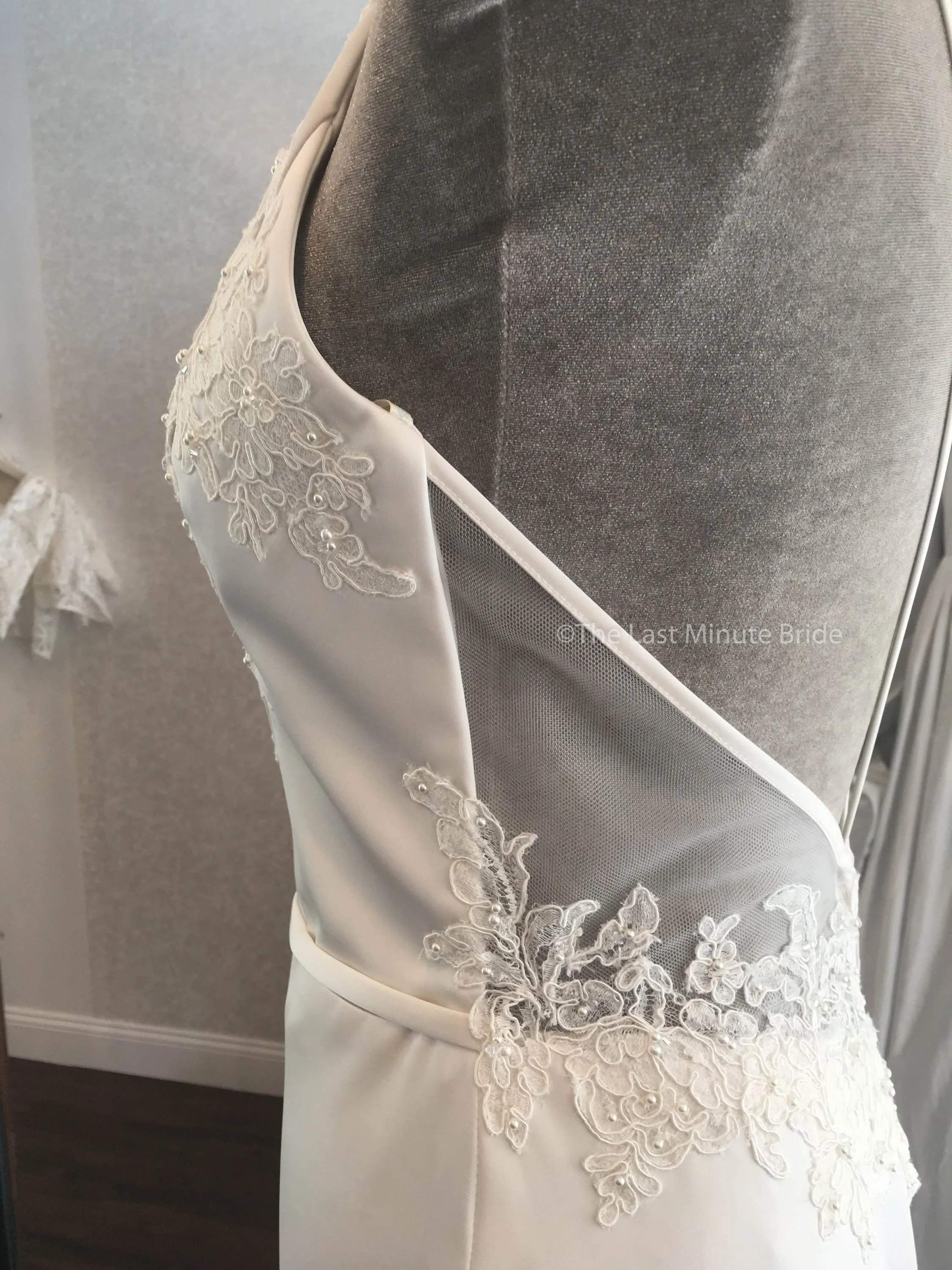 Paloma Blanca 4828