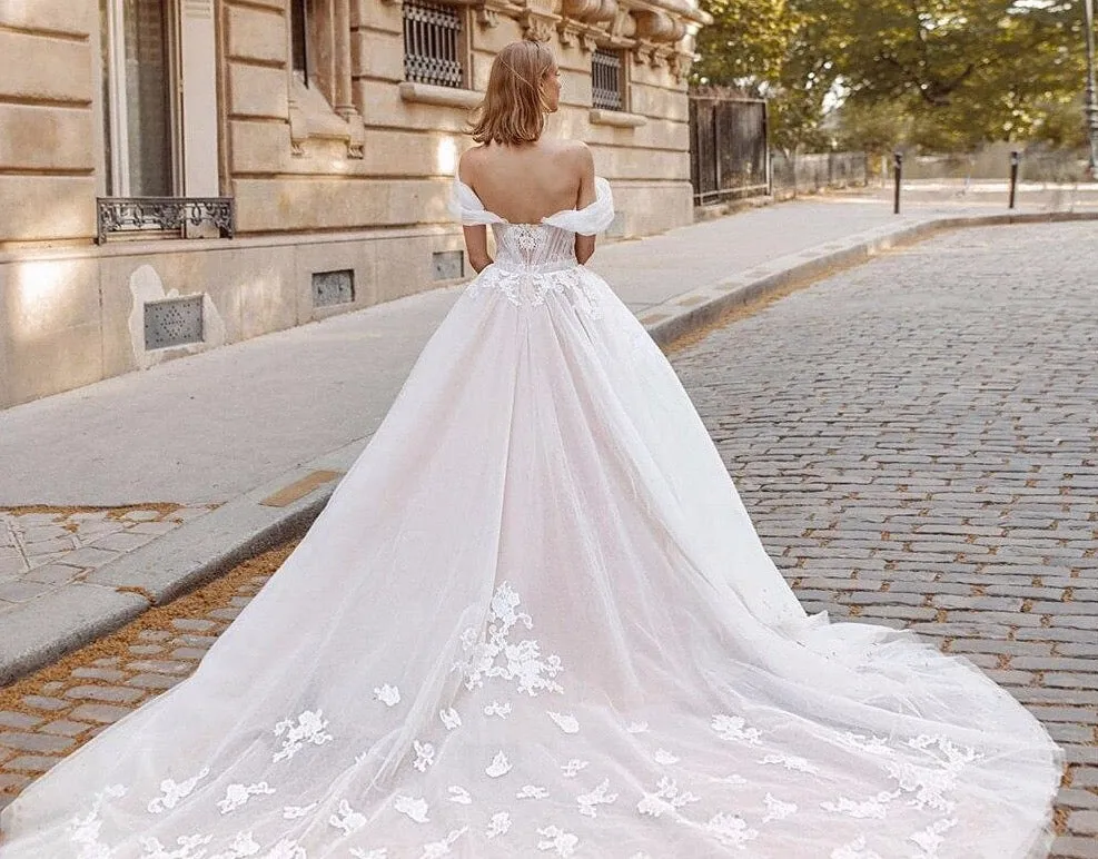 Princess A-line Wedding Gowns Abiti Da Sposa Of The Shoulder Short Sleeve Zipper Up Appliques Tulle See Through Wedding Dresses