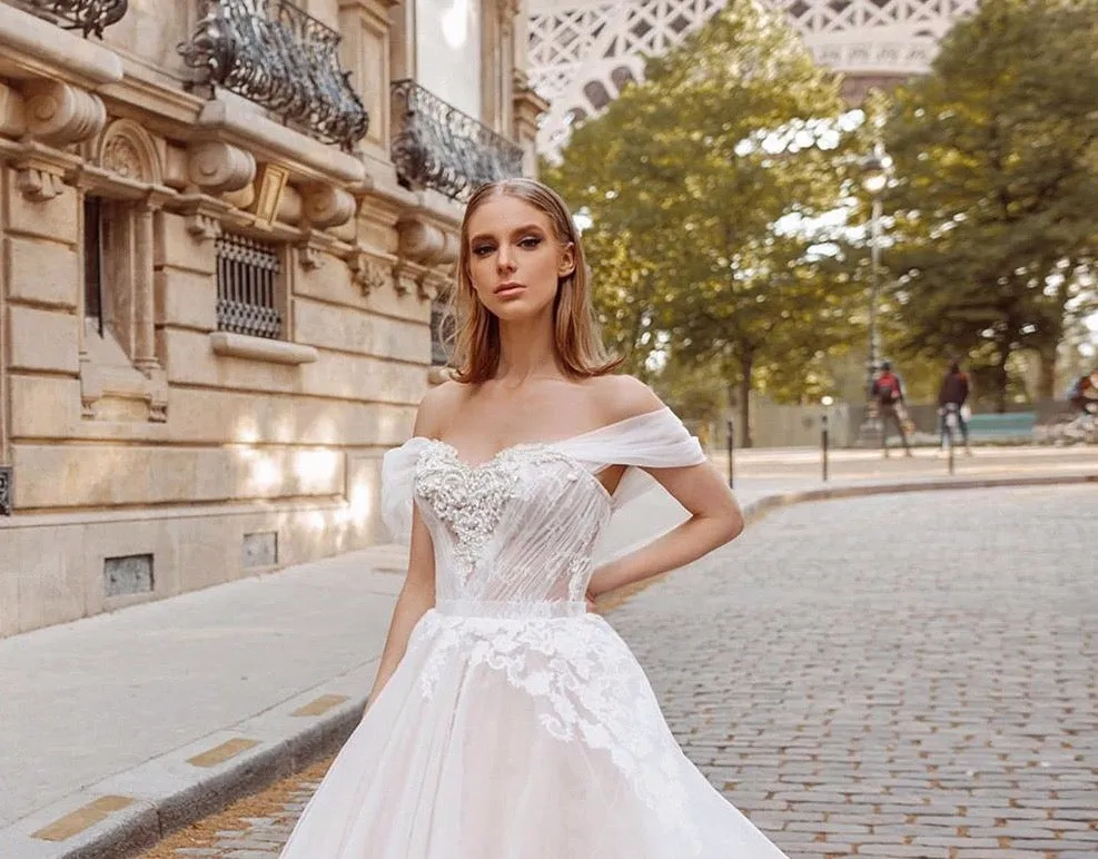 Princess A-line Wedding Gowns Abiti Da Sposa Of The Shoulder Short Sleeve Zipper Up Appliques Tulle See Through Wedding Dresses