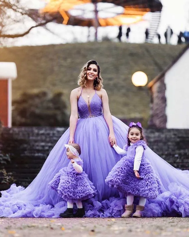 Purple Tulle Wedding Dresses Ball Gown Spaghetti Straps V-Neck Beaded Bridal Wedding Gowns 803076