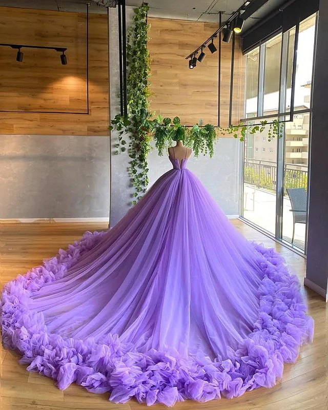 Purple Tulle Wedding Dresses Ball Gown Spaghetti Straps V-Neck Beaded Bridal Wedding Gowns 803076