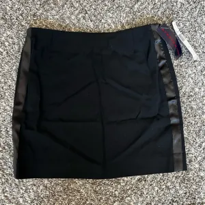 Ralph by Ralph Lauren NWT Wool Tuxedo Black Mini Skirt Satin Stripes Size 2‎