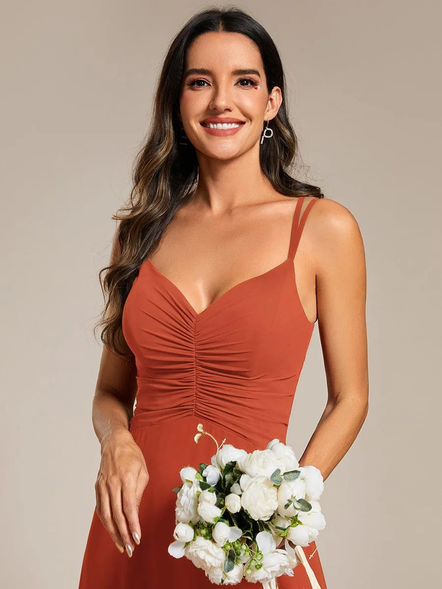Robe de demoiselle d'honneur plissée chic à bretelles réglables et col en V