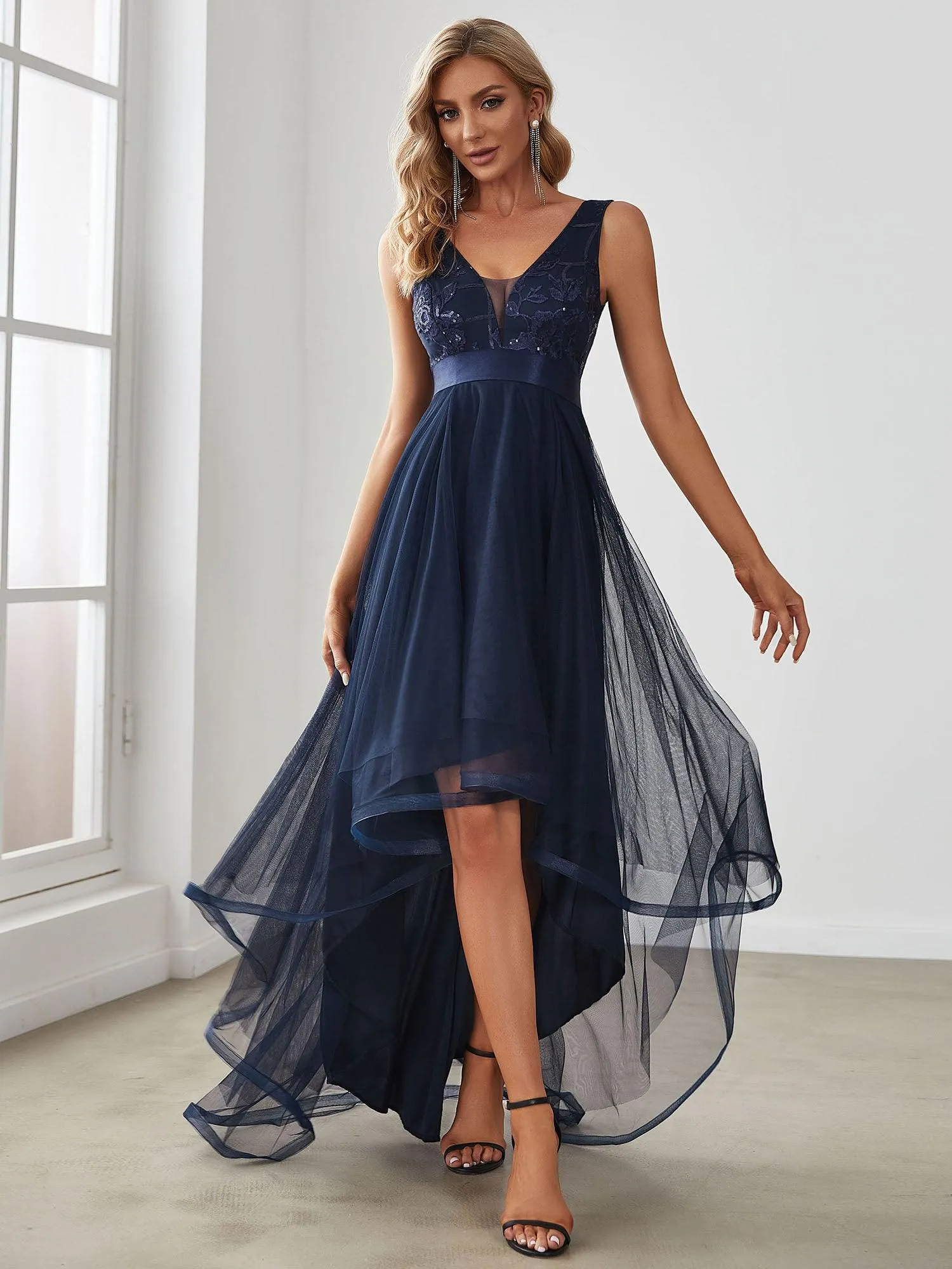 Robe de soirée asymétrique en tulle à sequins