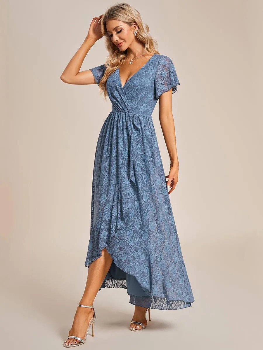 Robe d'invité en dentelle plissée à manches courtes et col V