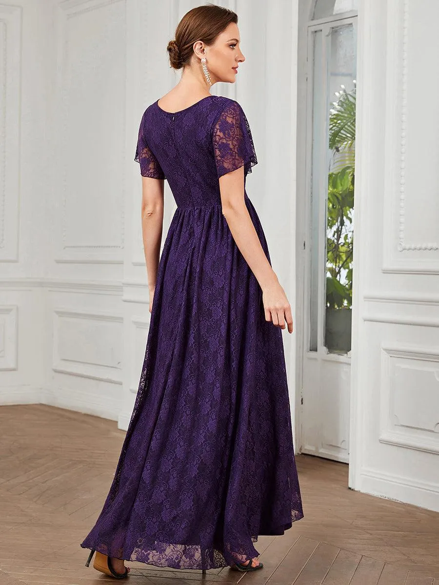 Robe d'invité en dentelle plissée à manches courtes et col V
