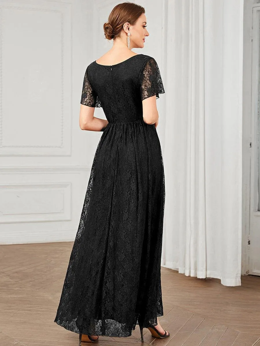 Robe d'invité en dentelle plissée à manches courtes et col V