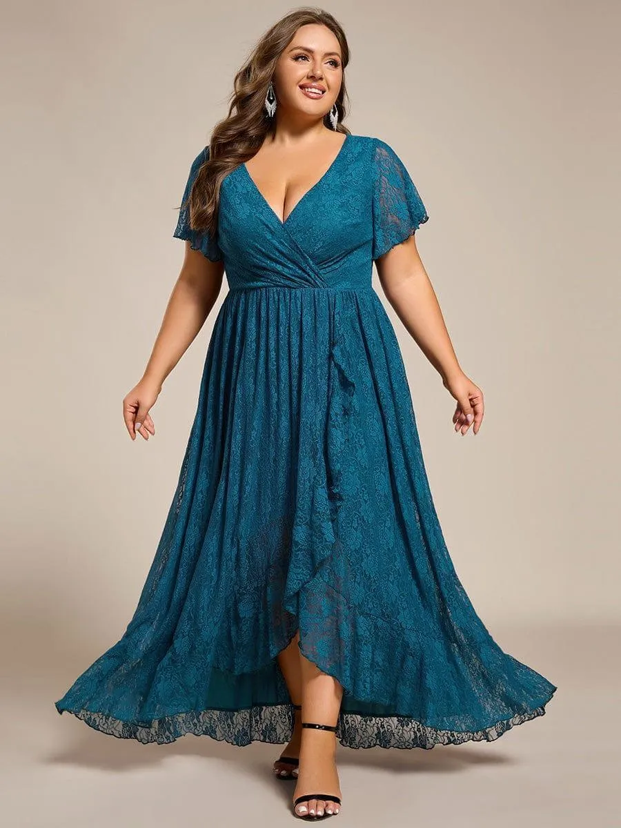 Robe d'invité en dentelle plissée à manches courtes et col V