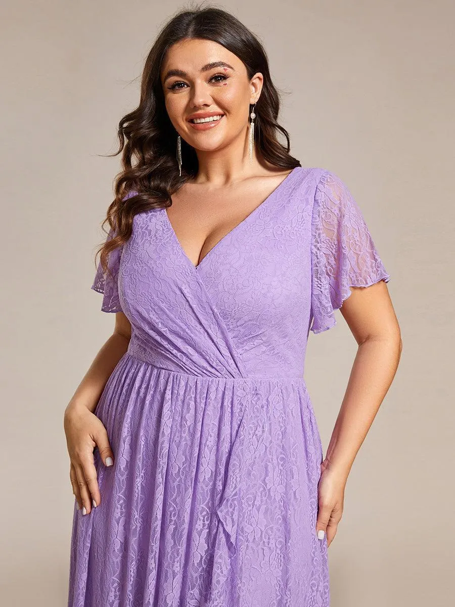 Robe d'invité en dentelle plissée à manches courtes et col V
