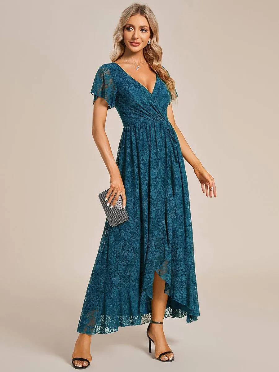 Robe d'invité en dentelle plissée à manches courtes et col V