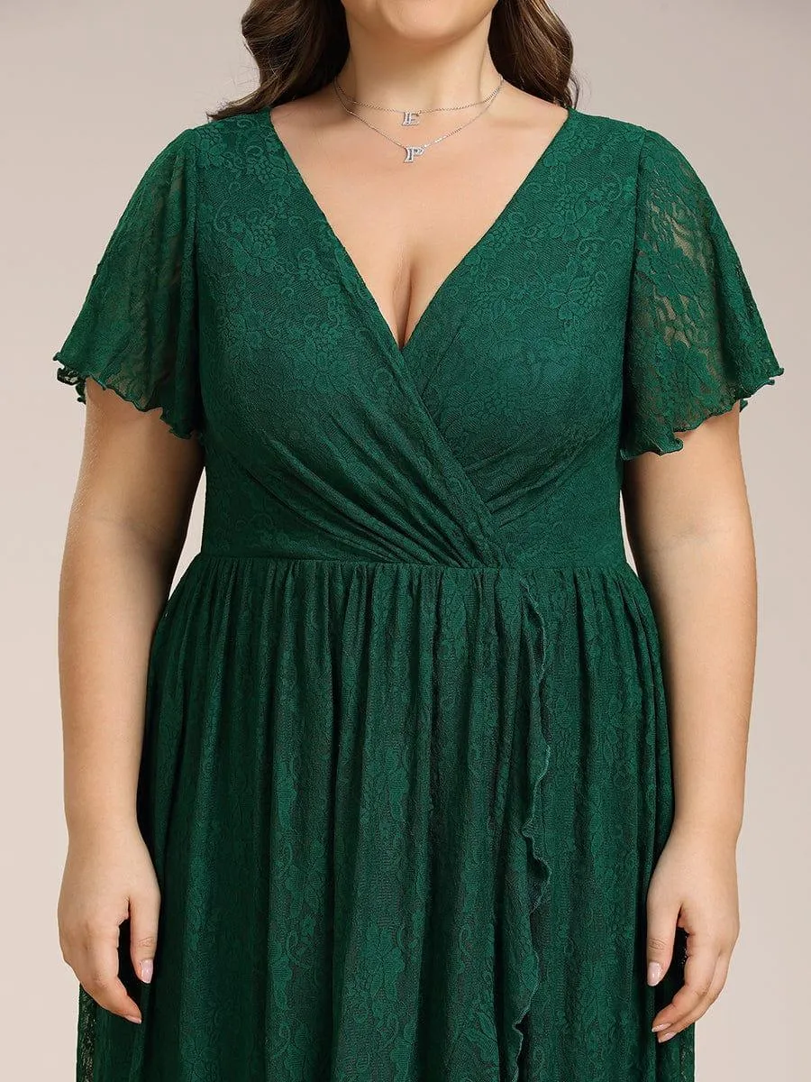 Robe d'invité en dentelle plissée à manches courtes et col V