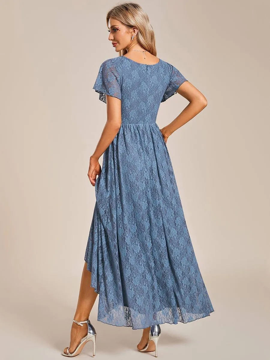 Robe d'invité en dentelle plissée à manches courtes et col V