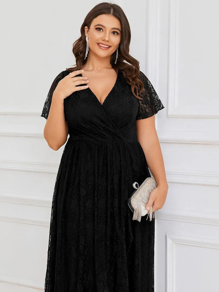 Robe d'invité en dentelle plissée à manches courtes et col V