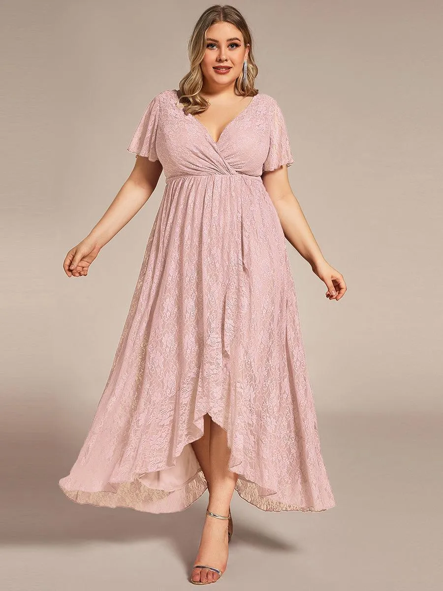 Robe d'invité en dentelle plissée à manches courtes et col V