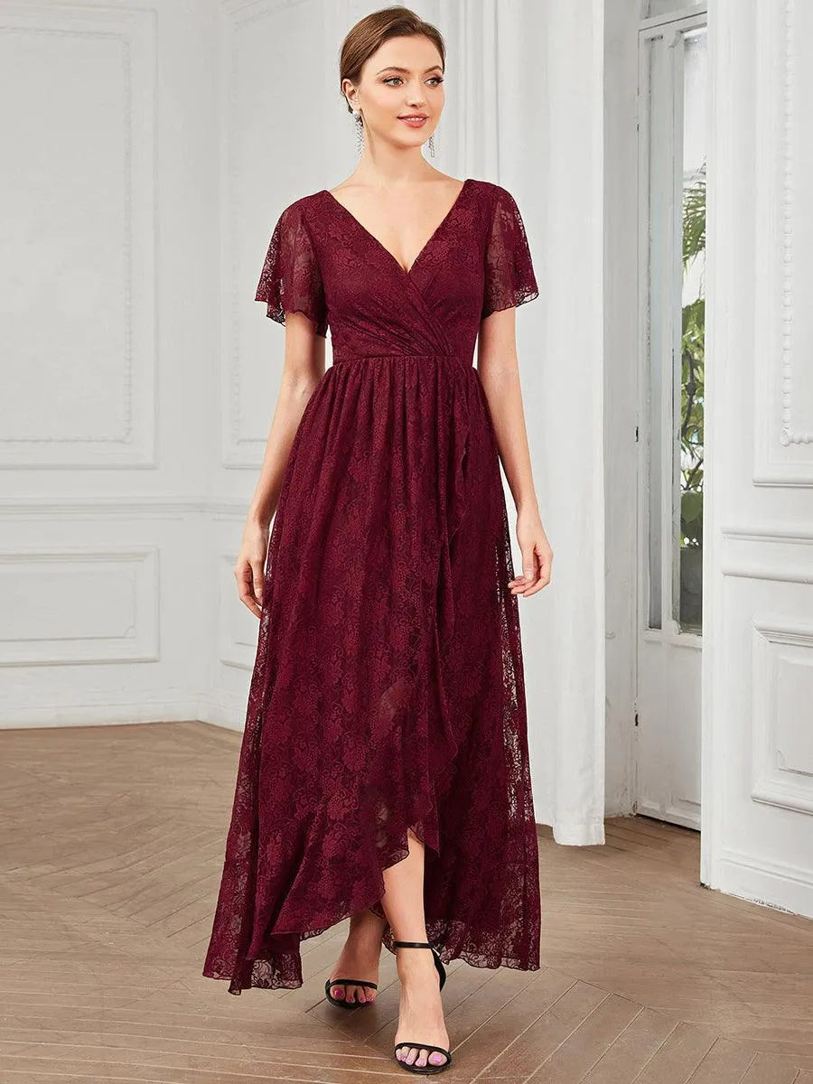 Robe d'invité en dentelle plissée à manches courtes et col V