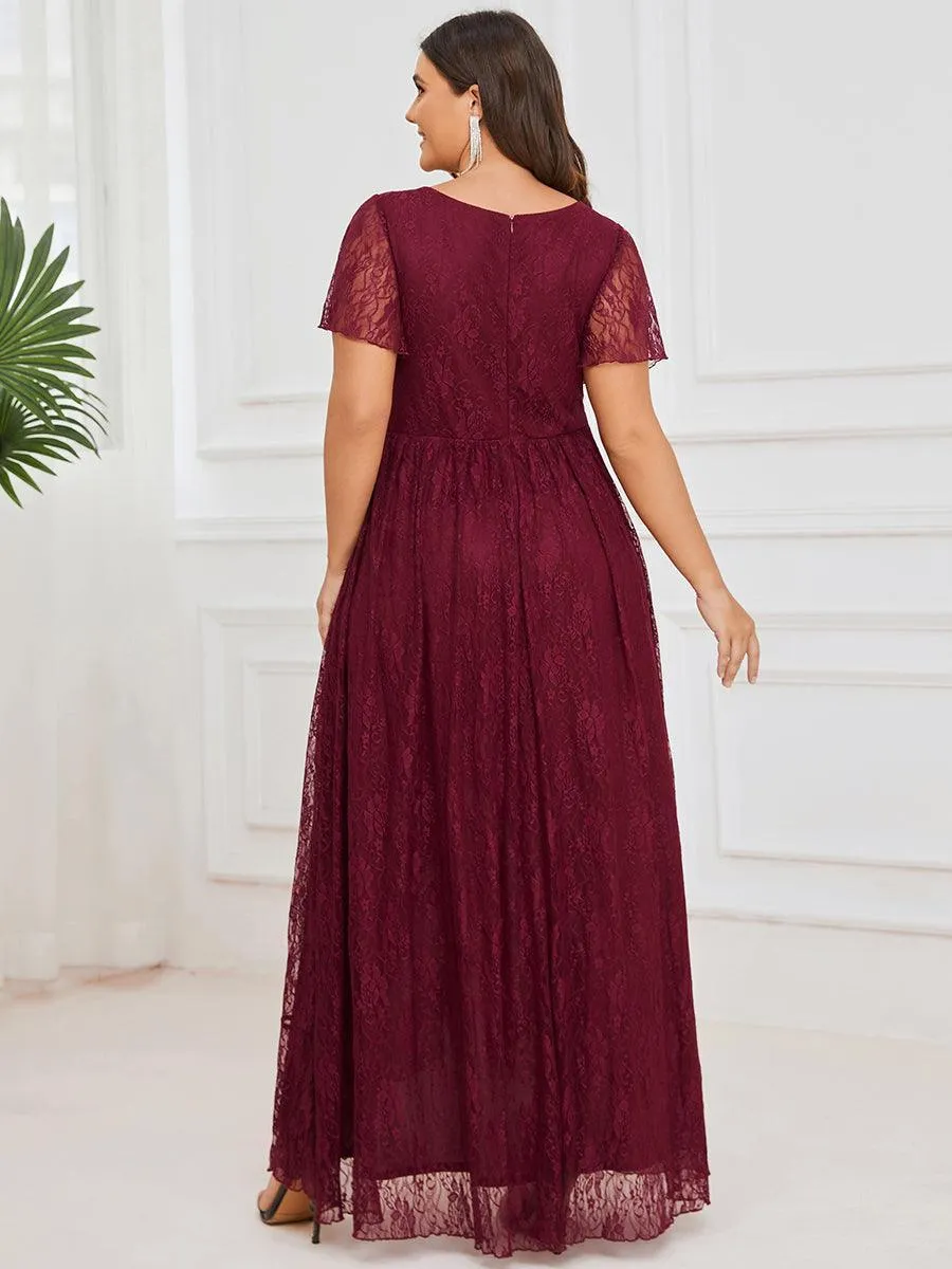 Robe d'invité en dentelle plissée à manches courtes et col V