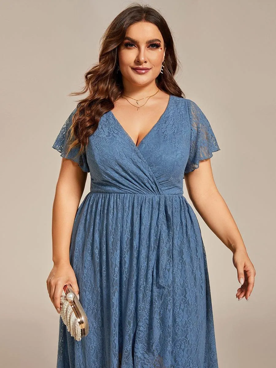 Robe d'invité en dentelle plissée à manches courtes et col V
