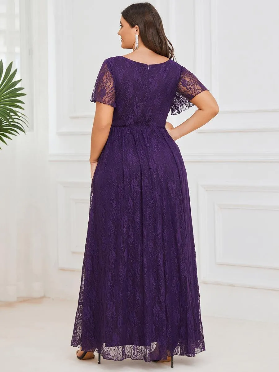Robe d'invité en dentelle plissée à manches courtes et col V