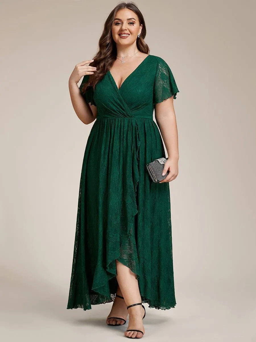 Robe d'invité en dentelle plissée à manches courtes et col V