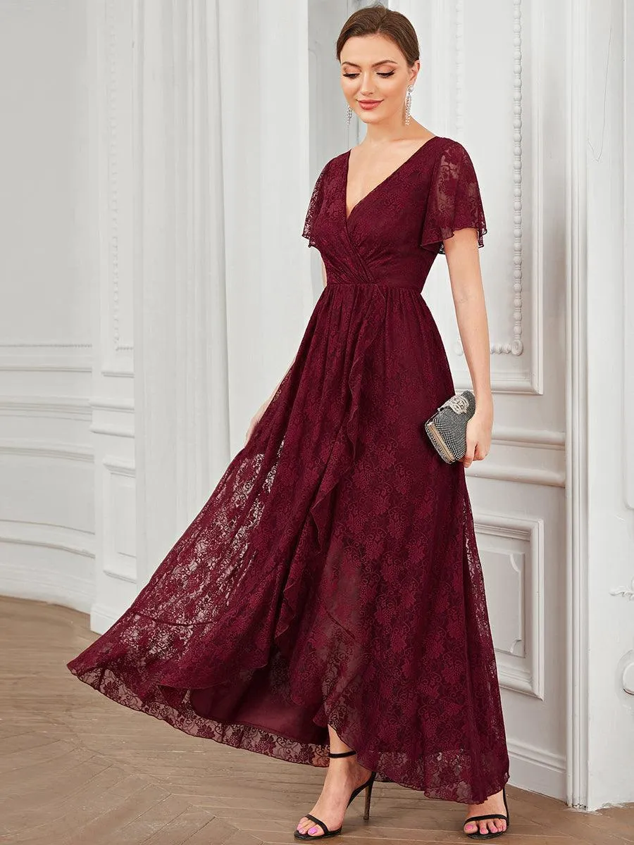 Robe d'invité en dentelle plissée à manches courtes et col V