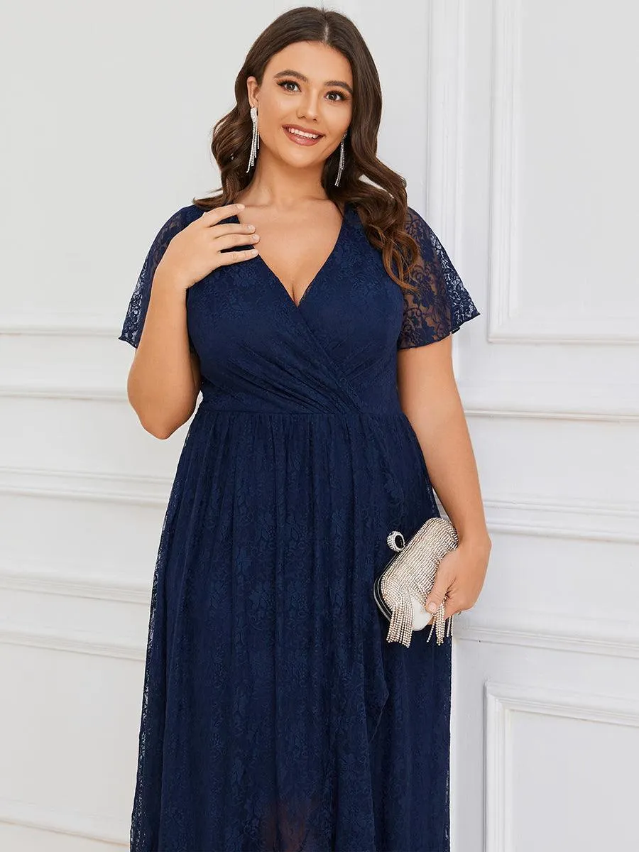 Robe d'invité en dentelle plissée à manches courtes et col V