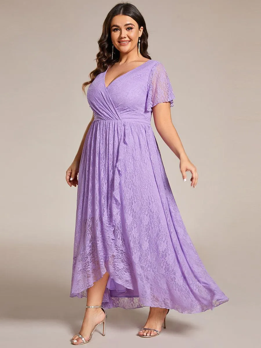 Robe d'invité en dentelle plissée à manches courtes et col V
