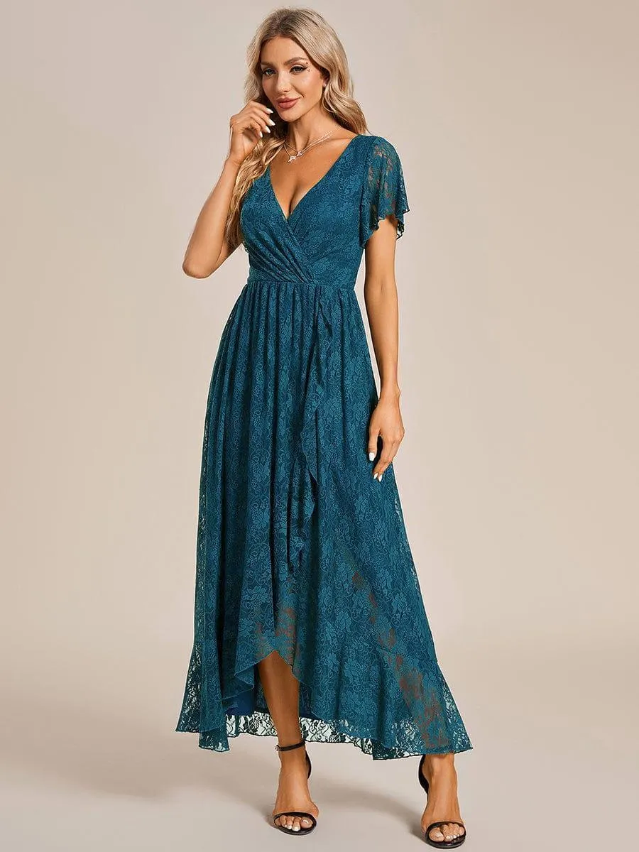 Robe d'invité en dentelle plissée à manches courtes et col V