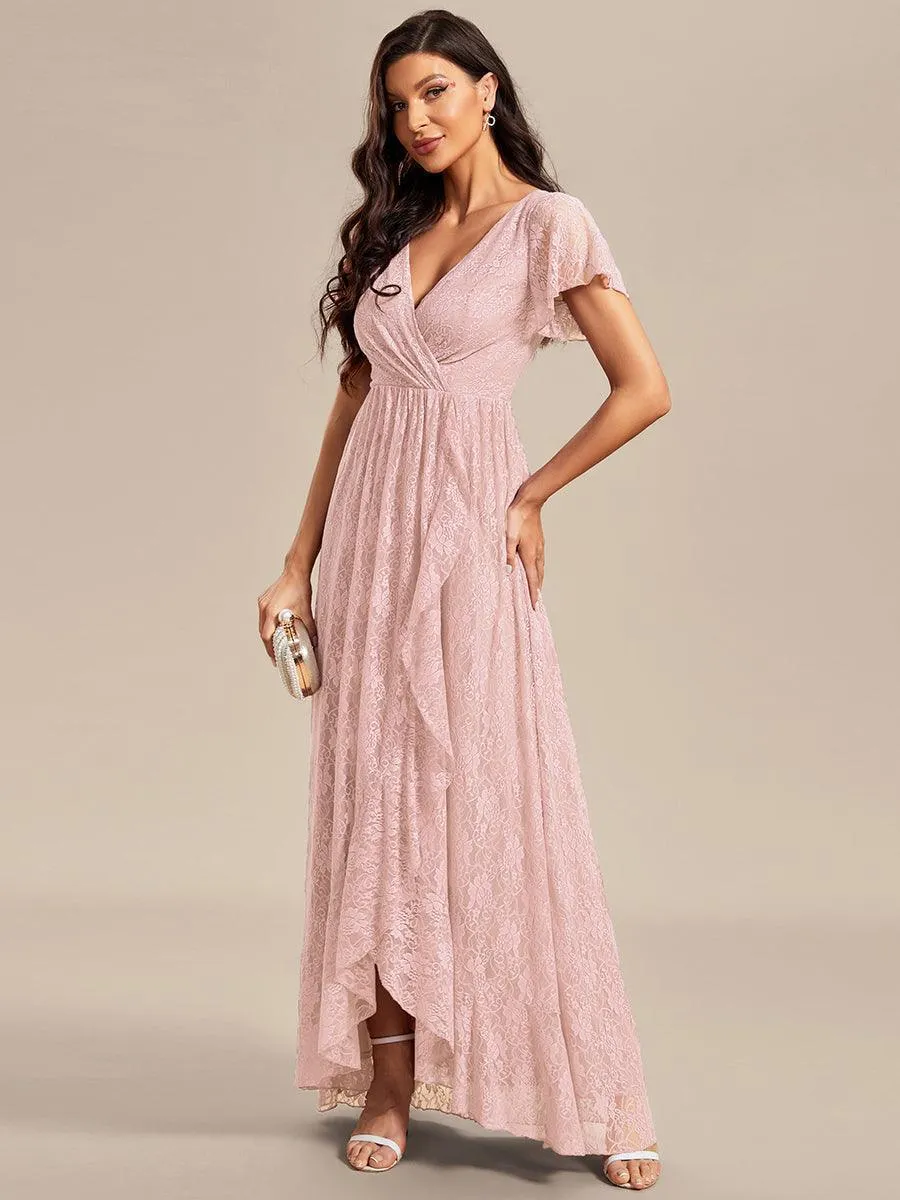 Robe d'invité en dentelle plissée à manches courtes et col V