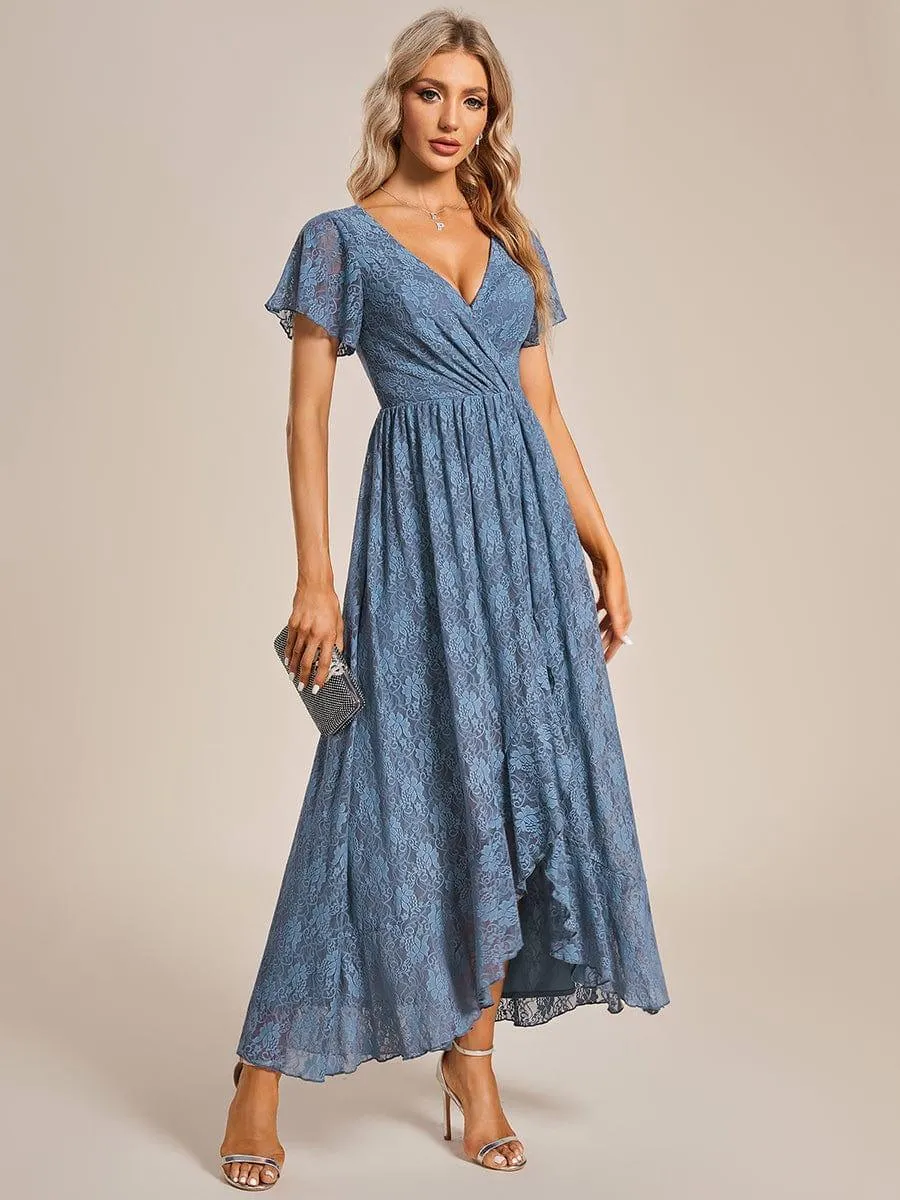 Robe d'invité en dentelle plissée à manches courtes et col V