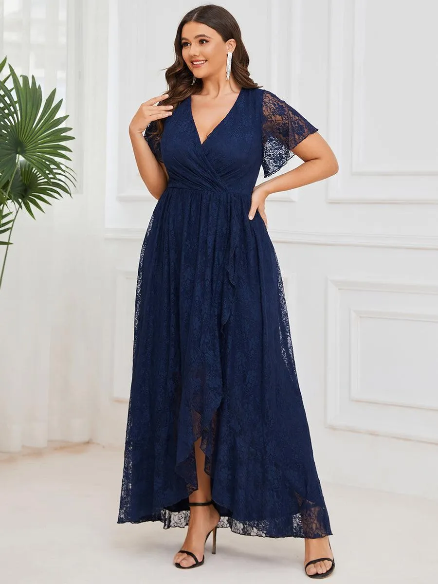Robe d'invité en dentelle plissée à manches courtes et col V