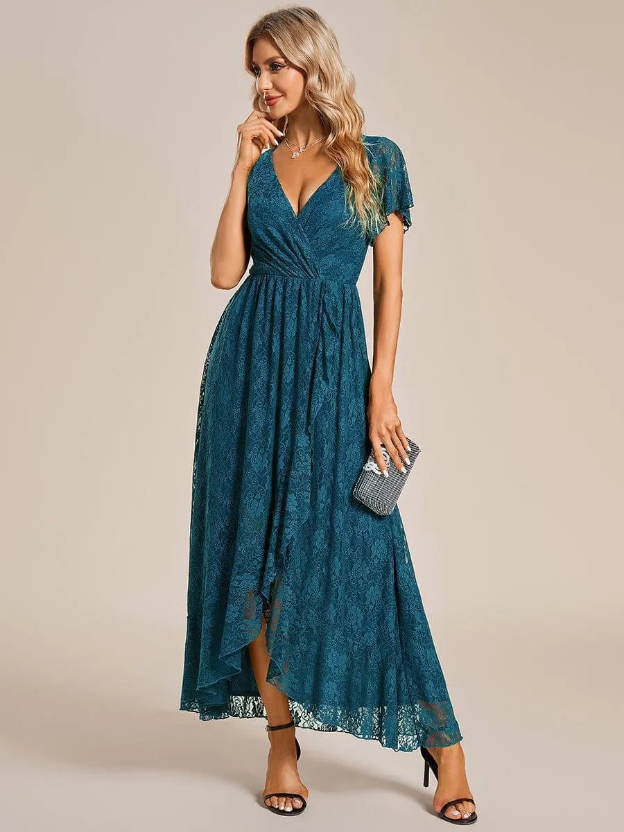 Robe d'invité en dentelle plissée à manches courtes et col V