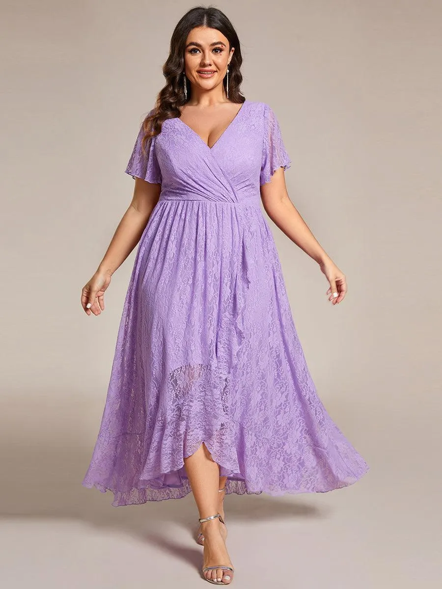 Robe d'invité en dentelle plissée à manches courtes et col V