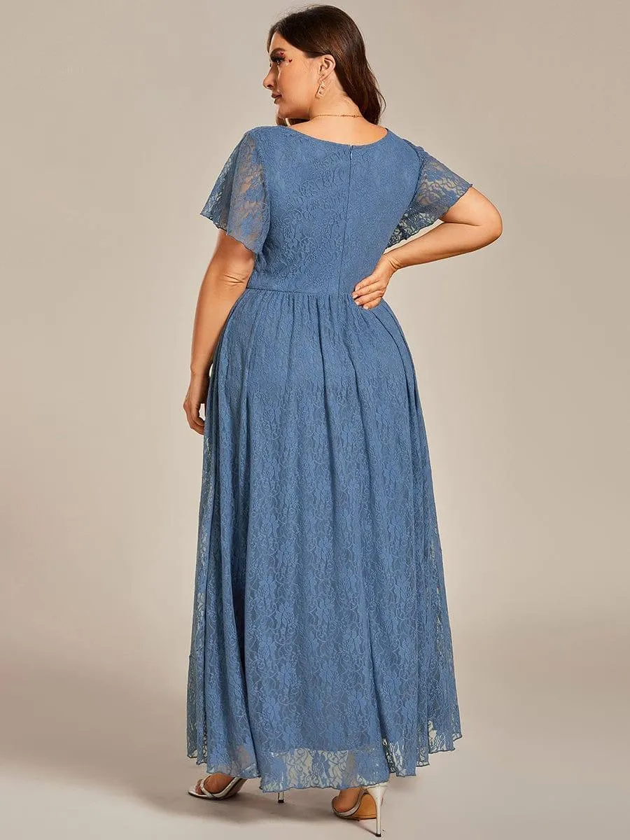 Robe d'invité en dentelle plissée à manches courtes et col V