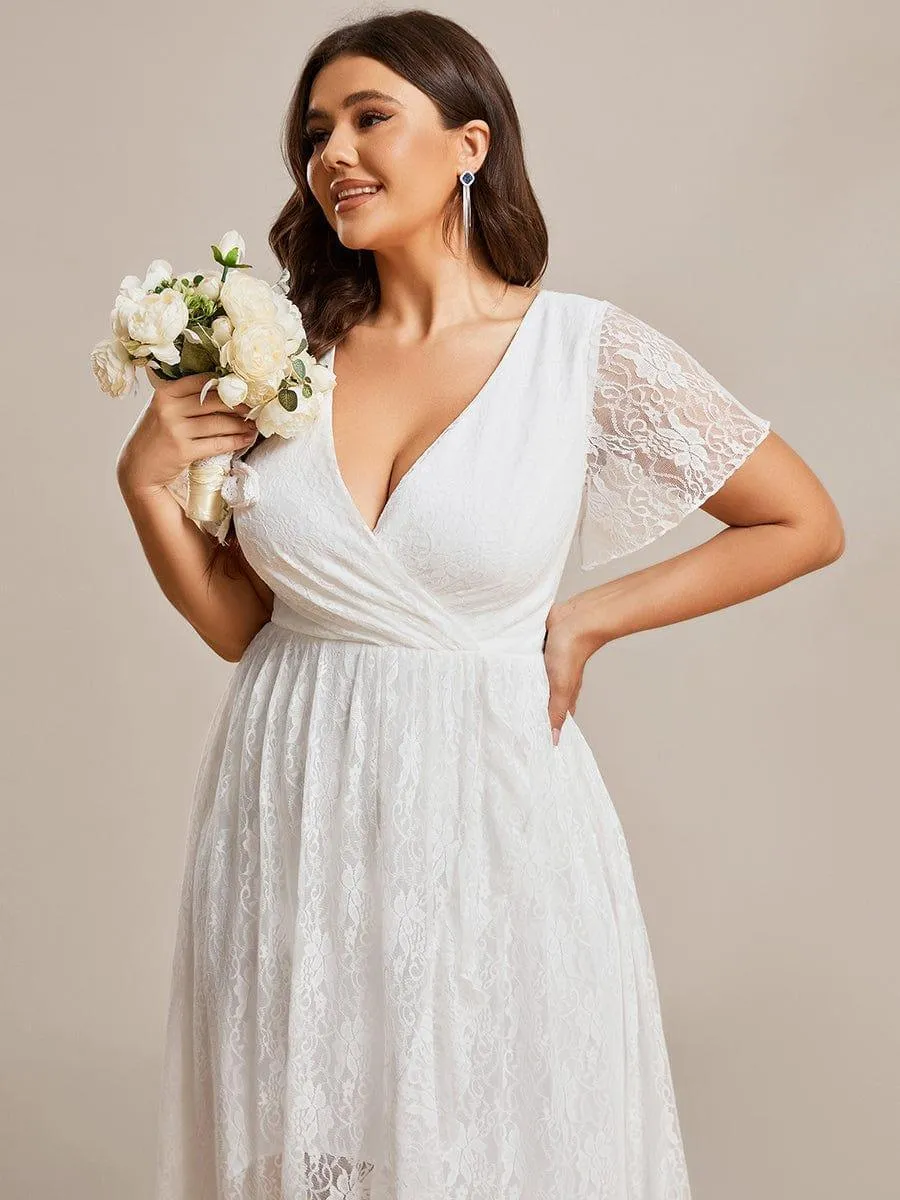 Robe d'invité en dentelle plissée à manches courtes et col V