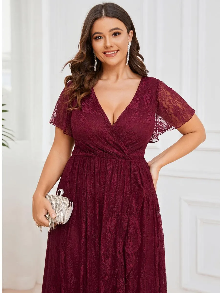 Robe d'invité en dentelle plissée à manches courtes et col V
