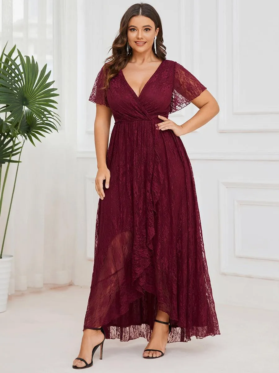 Robe d'invité en dentelle plissée à manches courtes et col V