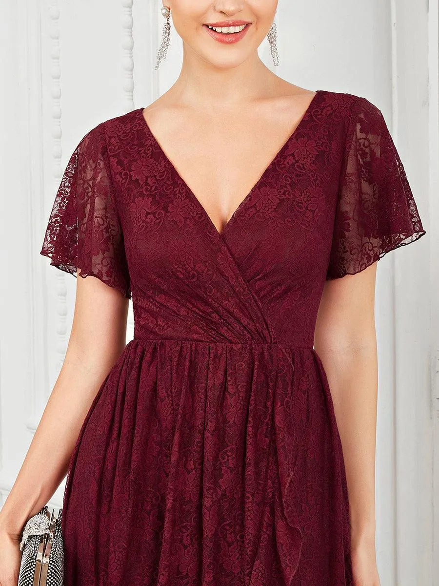 Robe d'invité en dentelle plissée à manches courtes et col V